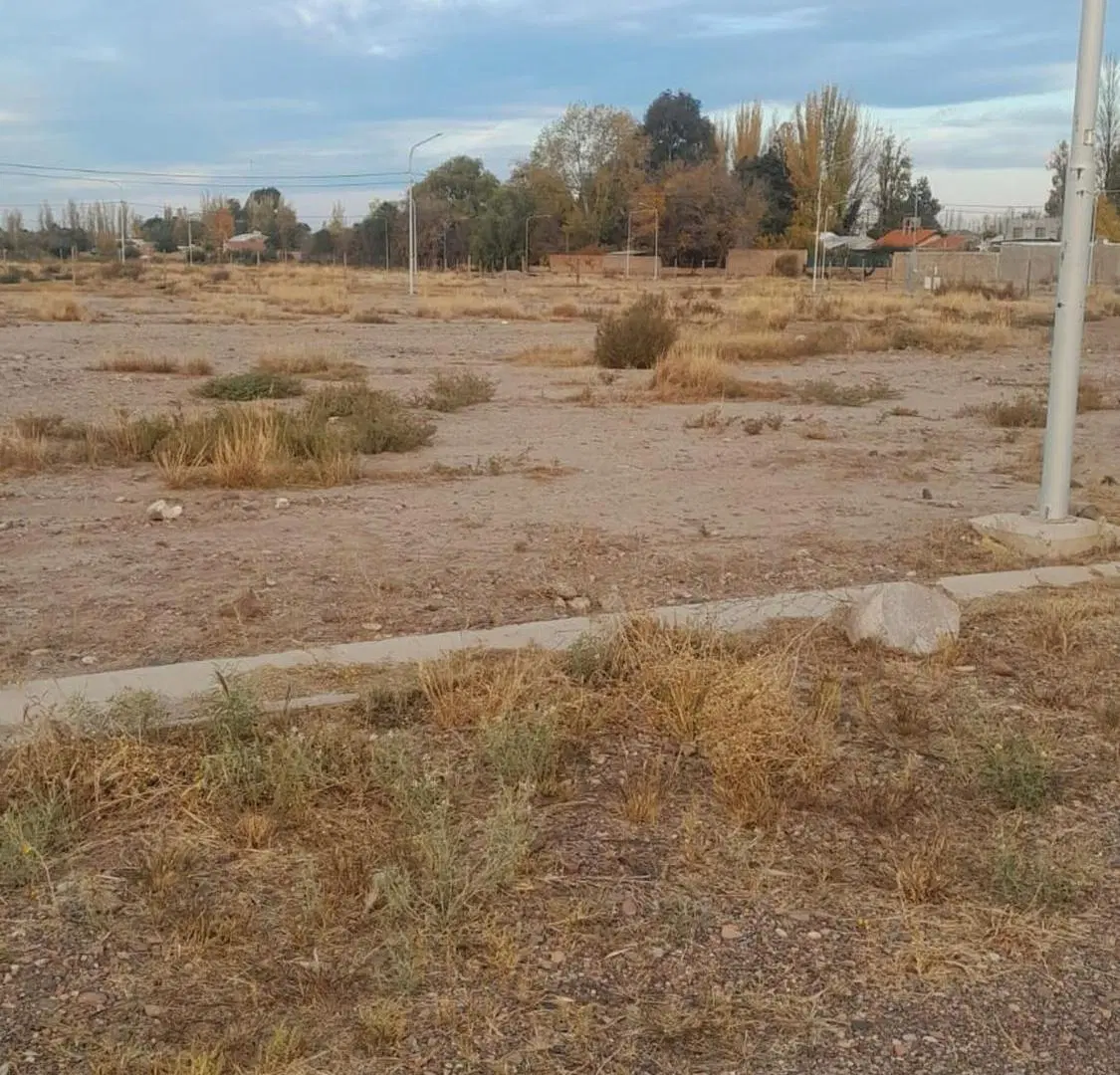 Venta de lote esquina en Distrito Azcuenaga 2