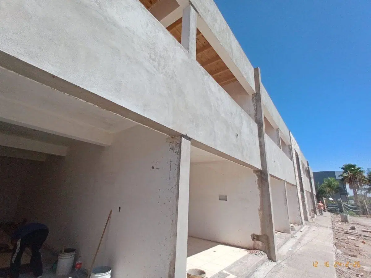 VENTA LOCAL COMERCIAL EN POZO GUAYMALLEN 2