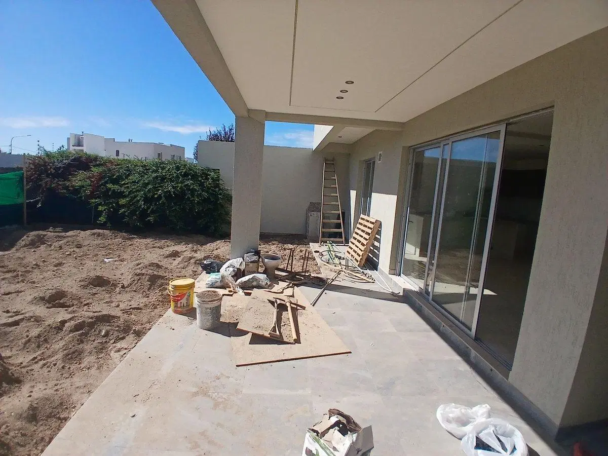 CASA A ESTRENAR-LUJAN DE CUYO 5