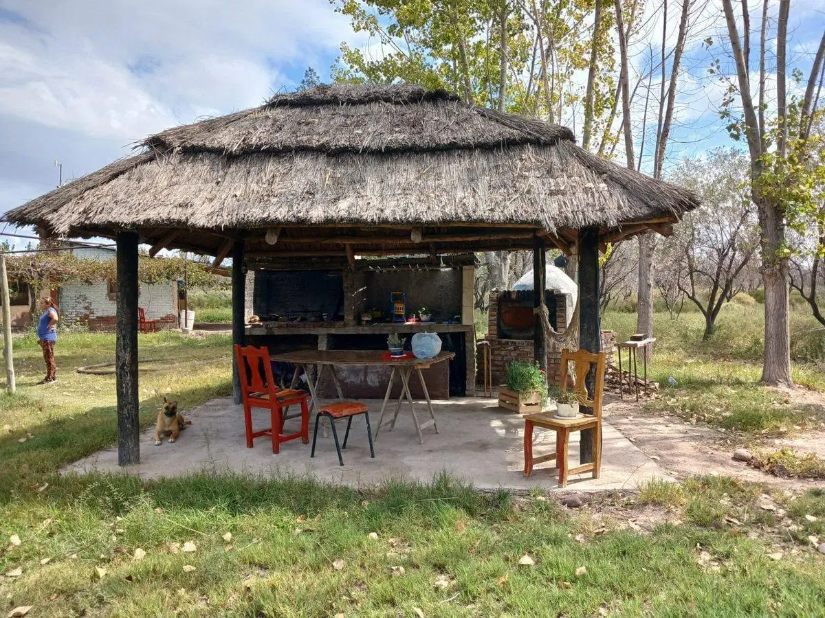 Lote en Venta Los Corralitos pileta, quincho, casa 2
