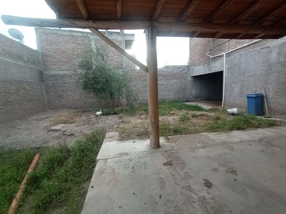 VENTA DE TERRENO CON QUINCHO EN LAS HERAS 5