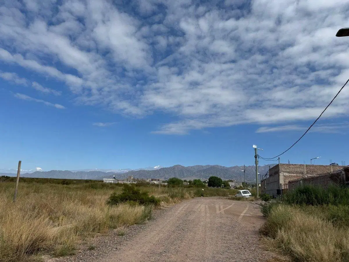 LOTE EN BARRIO LOS CARDOS II, NO PRIVADO, CERRADO 3