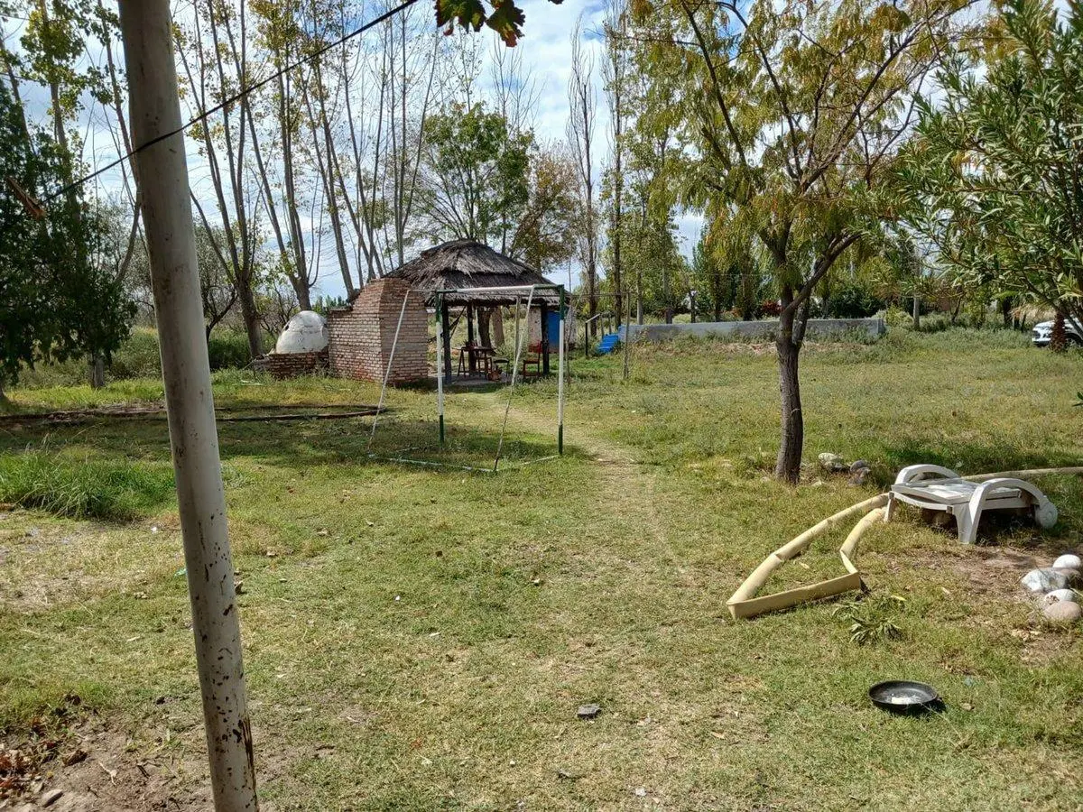 Lote en Venta Los Corralitos pileta, quincho, casa 4