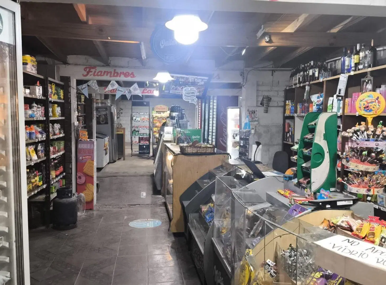 VENTA DE 3 LOCALES COMERCIALES Y DEPARTAMENTO 5