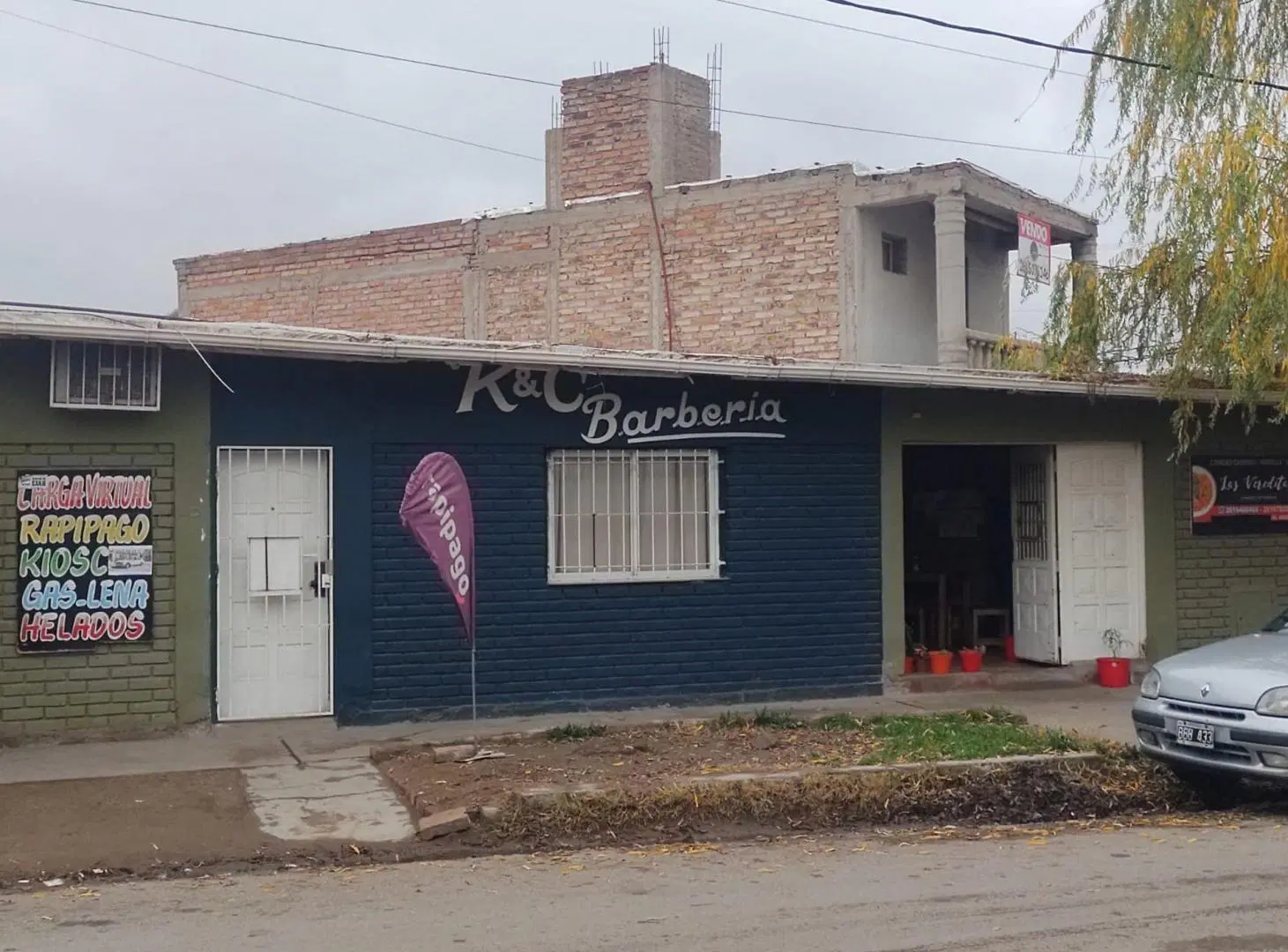 VENTA DE 3 LOCALES COMERCIALES Y DEPARTAMENTO 3