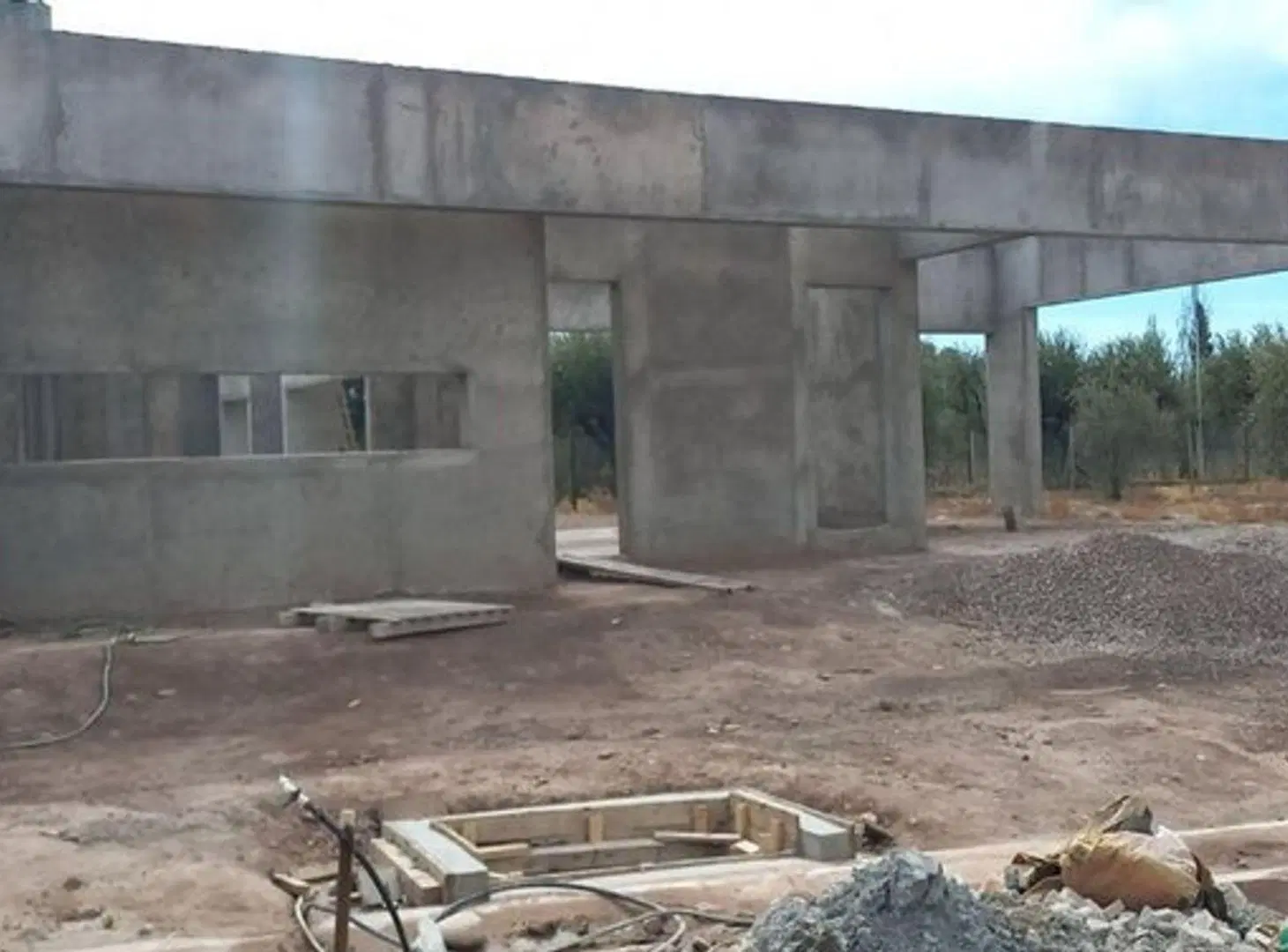 Venta de casa en obra en Lunlunta 3