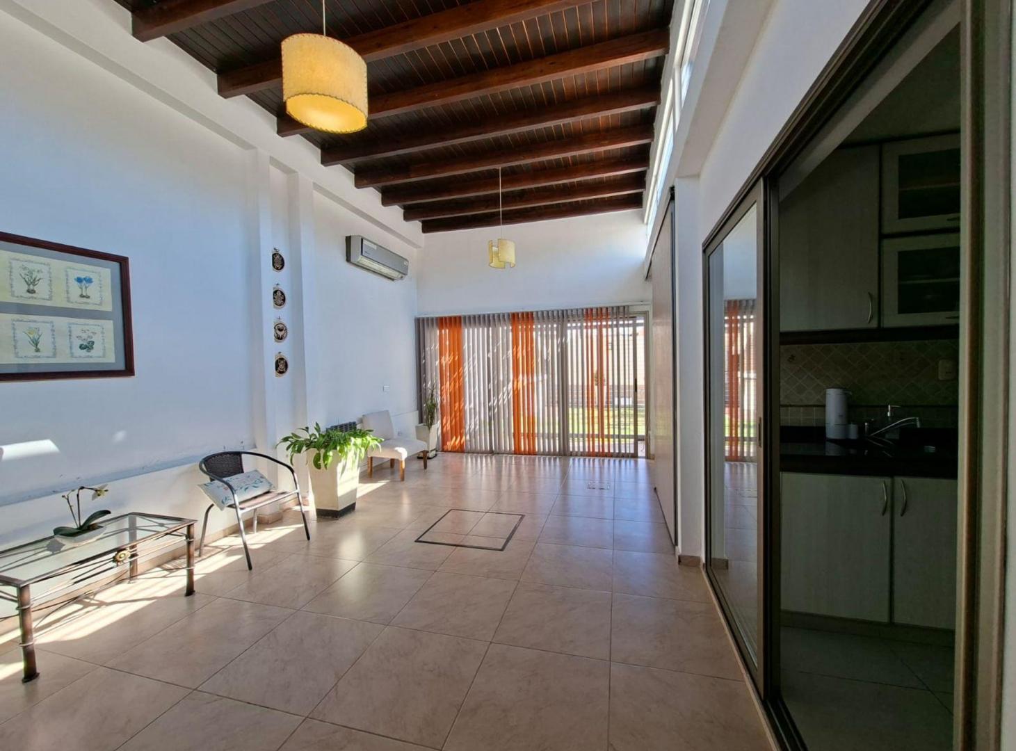 Foto de VENTA CASA 3 d. JARDIN - MAIPU - A MTS DEL TORREON, imagen 2
