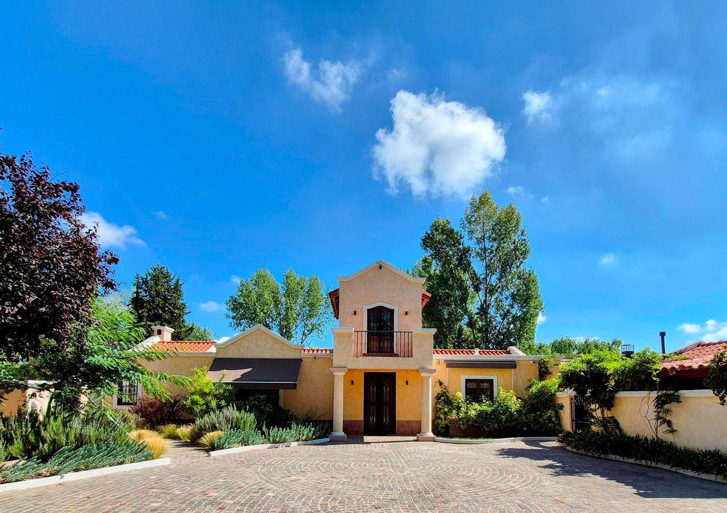 Foto de VENTA CASA ESTILO COLONIAL - CHACRAS DE CORIA, imagen 1