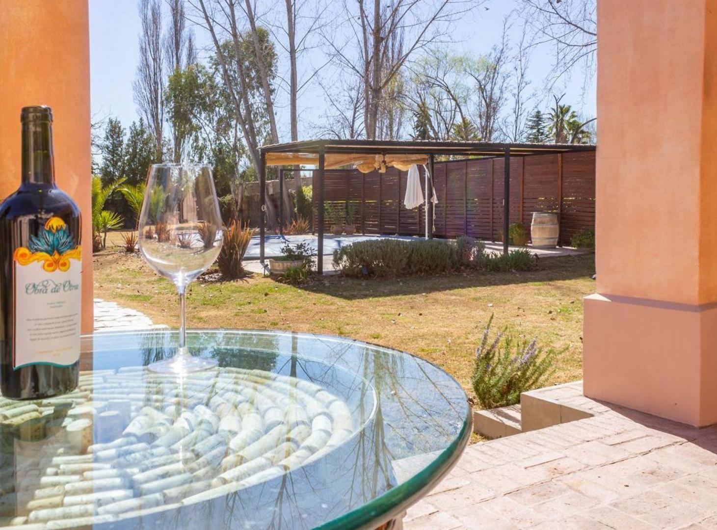 Foto de VENTA CASA ESTILO COLONIAL - CHACRAS DE CORIA, imagen 2