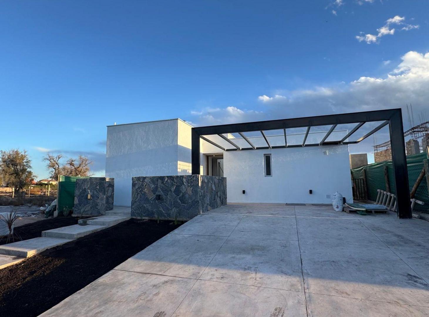 Foto de CASA A ESTRENAR EN VENTA - BARRIO LAR DE TERRADA, imagen 1