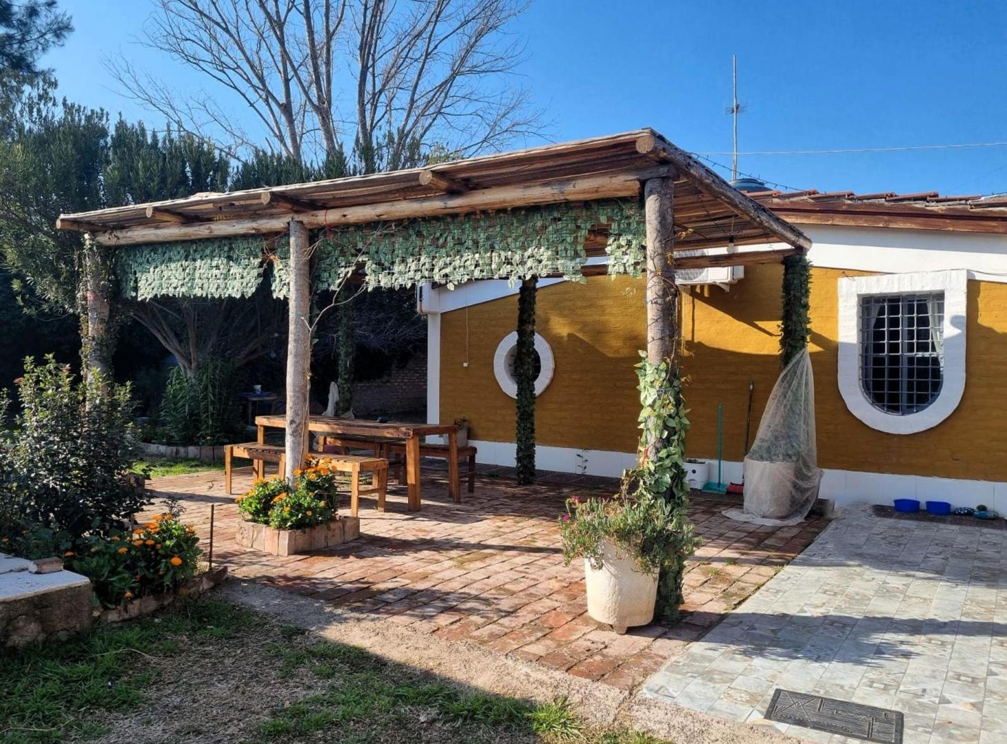 Foto de Venta casa con pileta y dpto en Las Compuertas, imagen 1