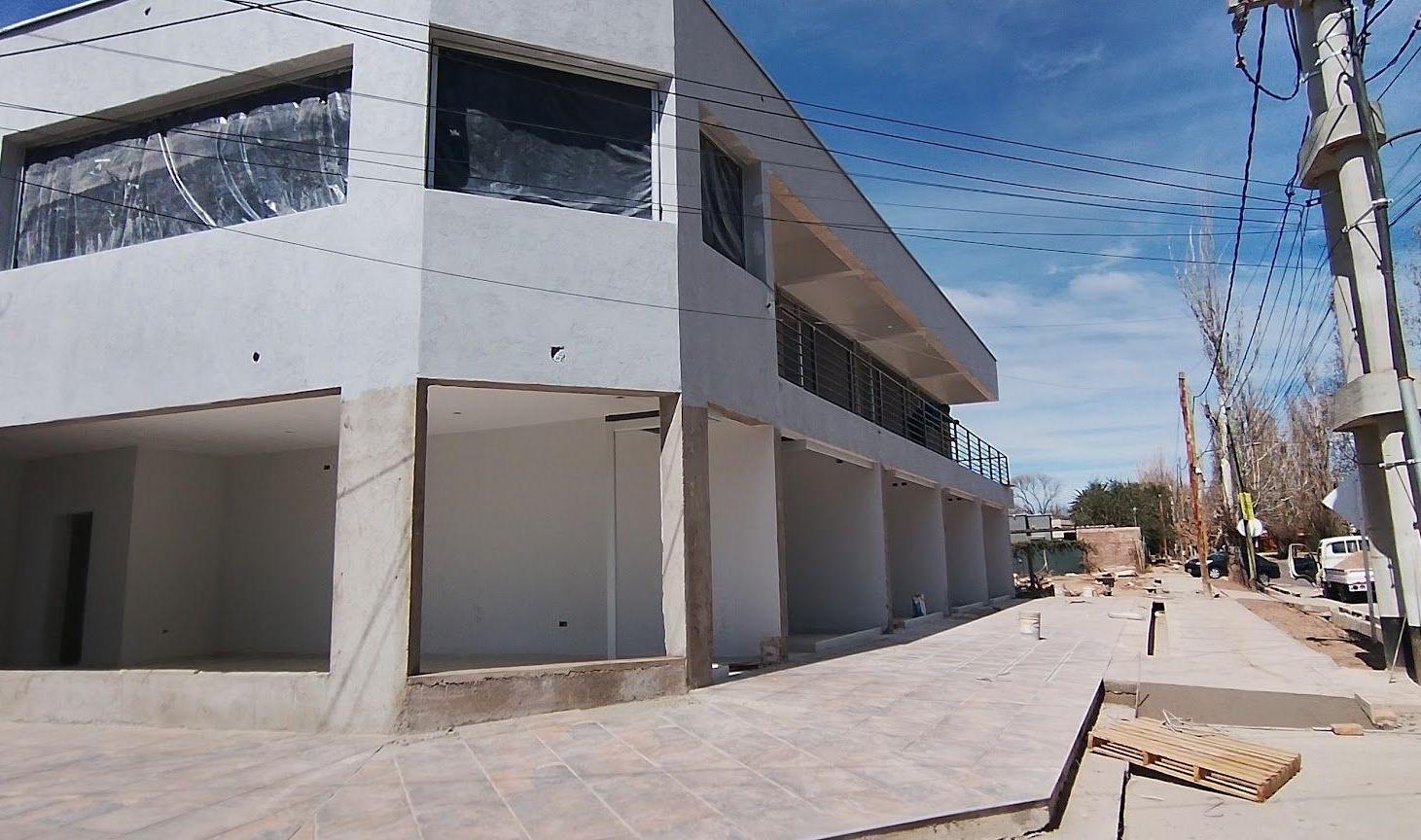 Foto de VENTA LOCAL P/A ALZAGA Y LARREA CHACRAS DE CORIA, imagen 1