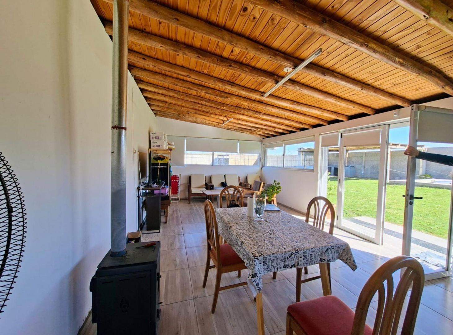 Foto de VENTA SALON + QUINCHO + PILETA - LUJAN DE CUYO, imagen 3