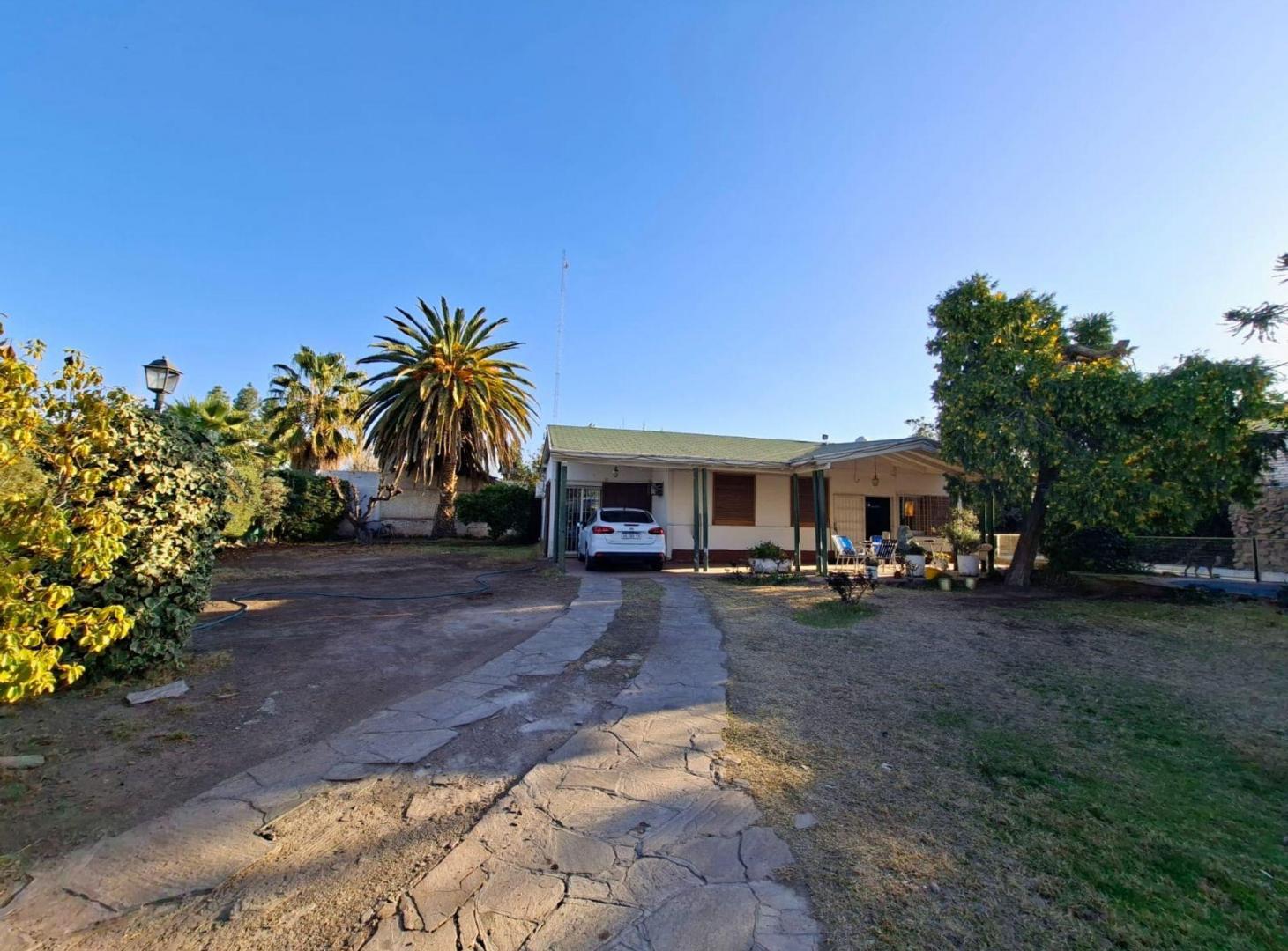 Foto de VENTA - PERMUTA CASA CON GRAN TERRENO - GODOY CRUZ, imagen 2