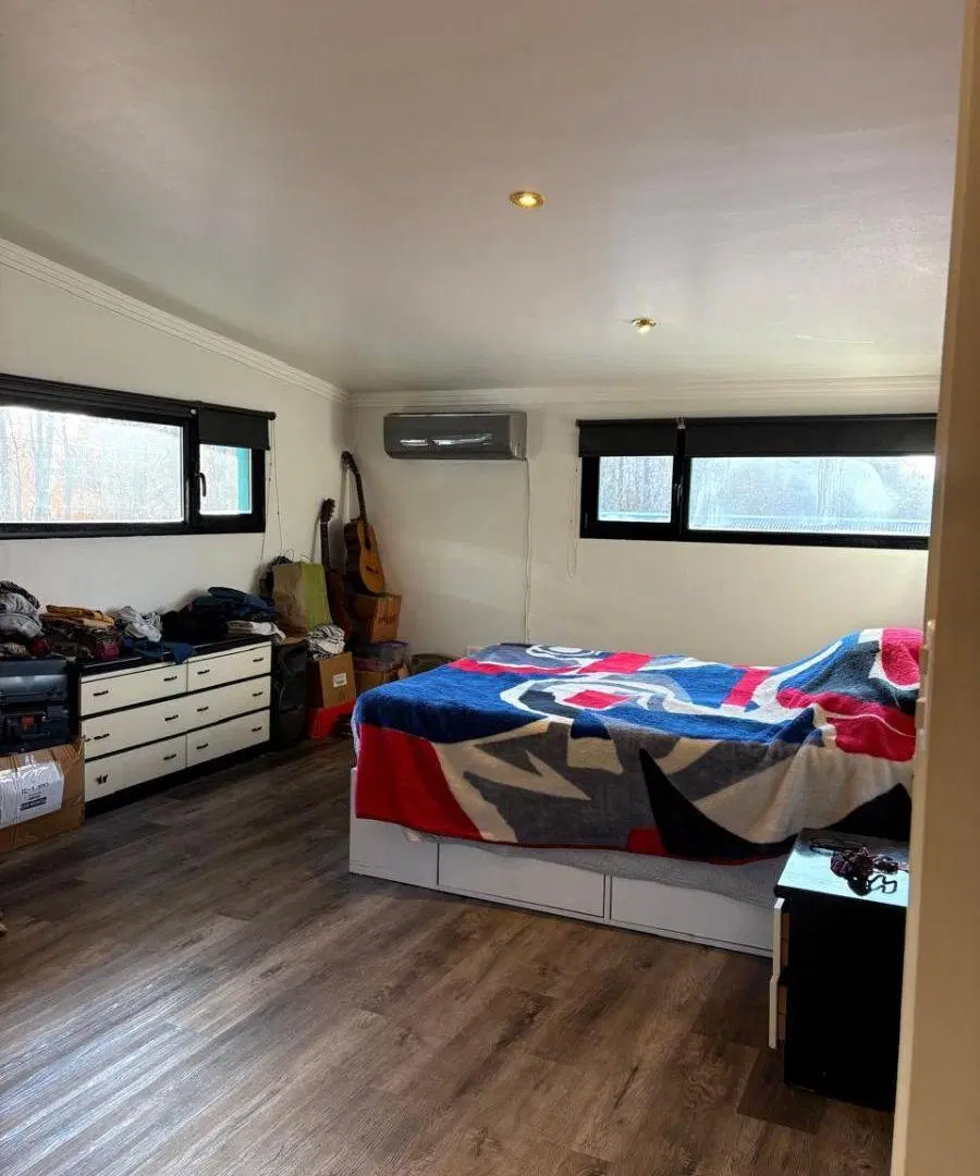 CASA CON PARQUE Y PILETA -PLOTTIER 5