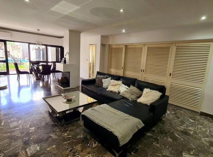 VENTA CASA LOTE PROPIO VILLA GRAL MITRE CON PILETA 5