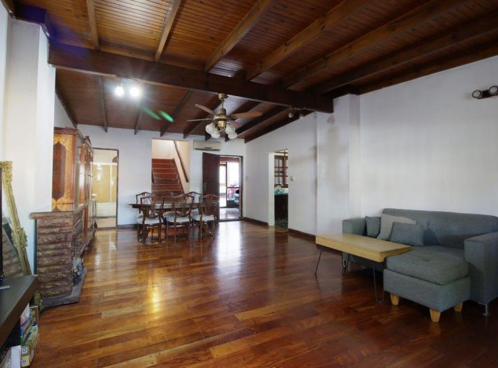 Venta – Casa de 5 Amb en Lote Propio en V. Lugano 3