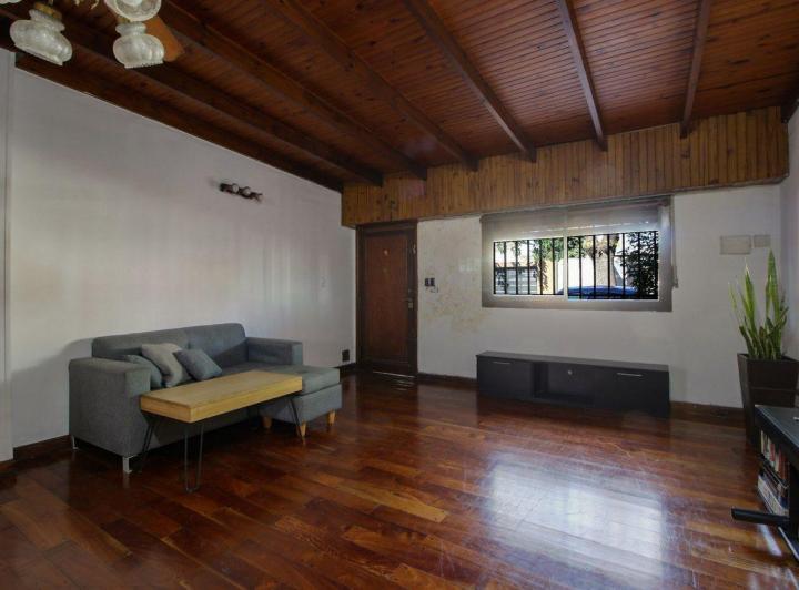 Venta – Casa de 5 Amb en Lote Propio en V. Lugano 1
