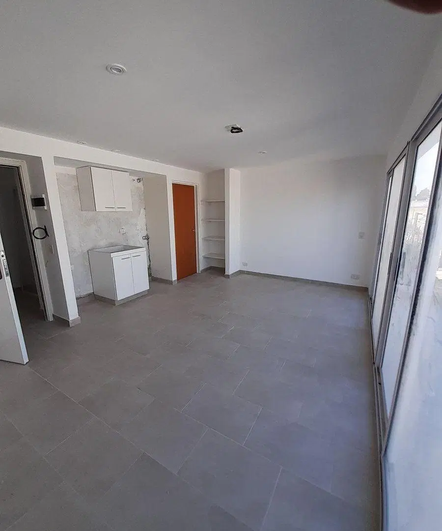 ALQUILER MONOAMBIENTE CON BALCON BARRACAS 5