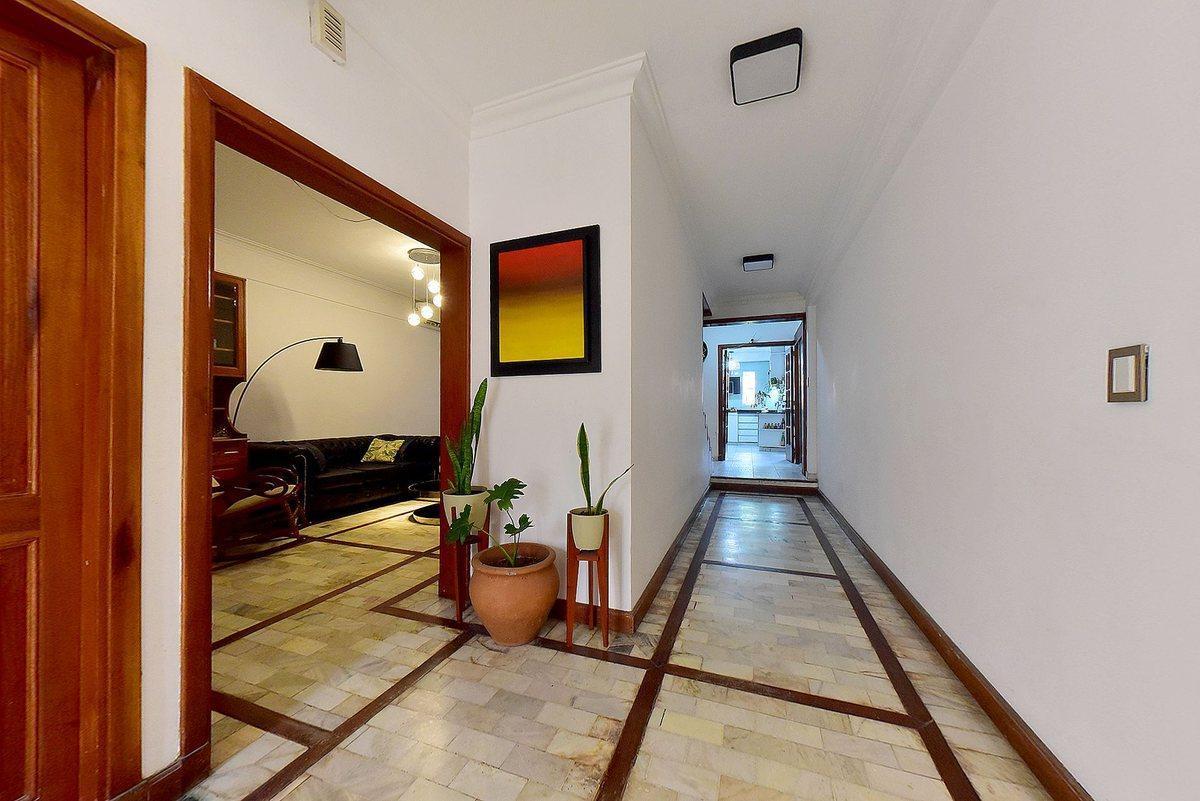 VENTA CASA 7 AMB. JARDIN Y GARAGE  - ADROGUÉ