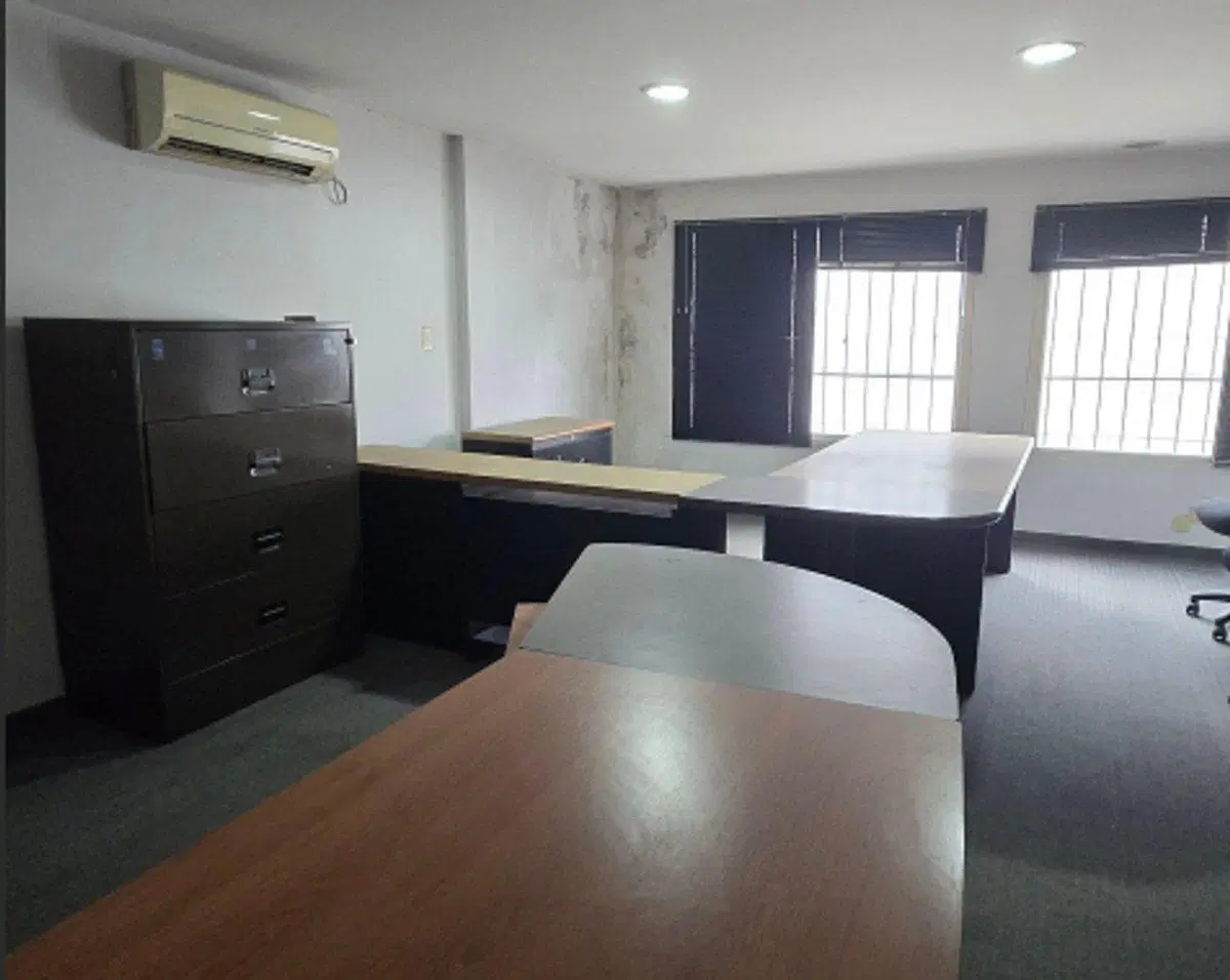 Galpon Venta 1000 m2 totales a 6 cuadras de Ruta 8 2