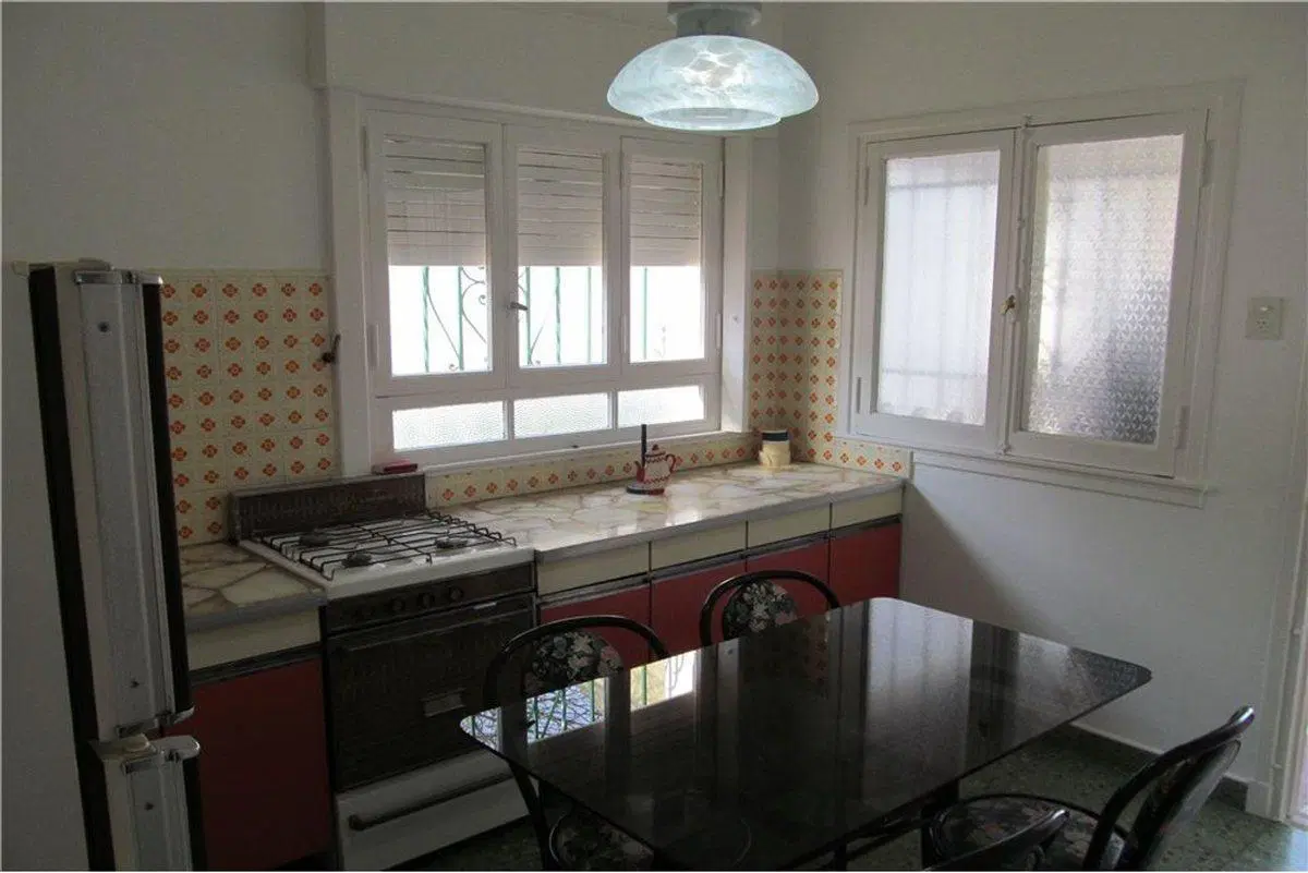 Venta casa 4  ambientes en castelar norte C/fondo. 5