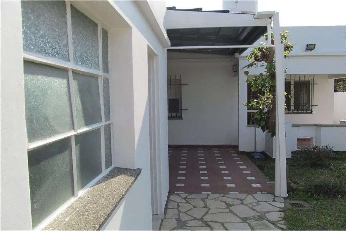 Venta casa 4  ambientes en castelar norte C/fondo. 4