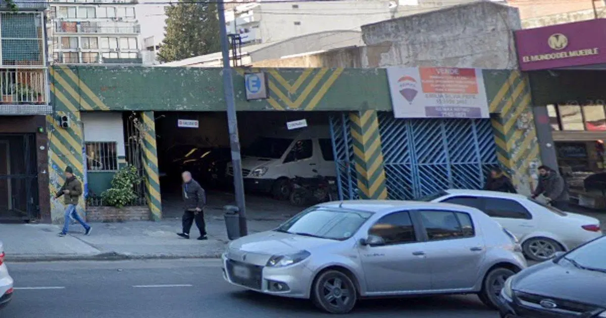 Venta Local, estacionamiento, galería, Flores 3