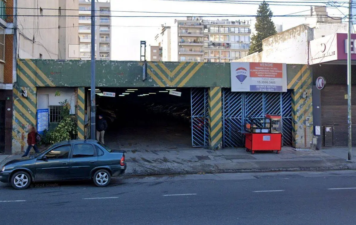 Venta Local, estacionamiento, galería, Flores 4
