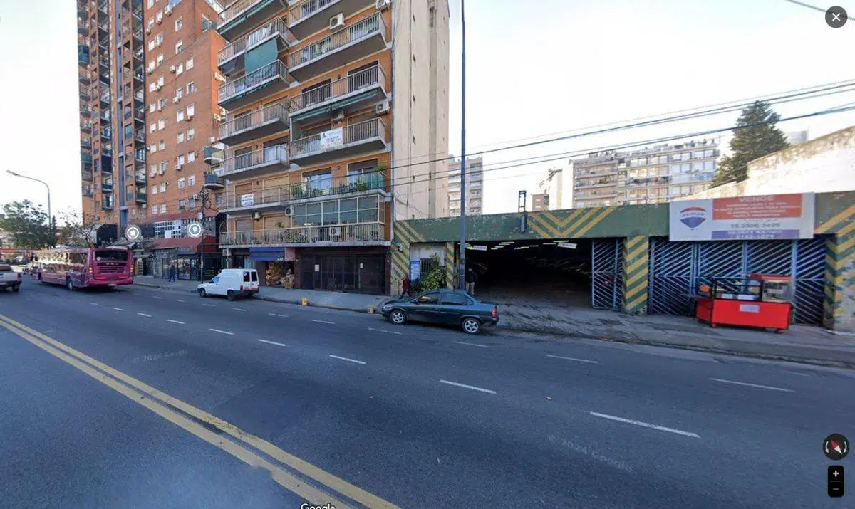 Venta Local, estacionamiento, galería, Flores 5