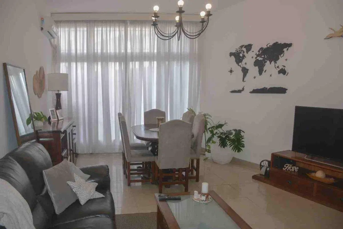 Venta casa 4 ambientes c/cochera, Villa Sarmiento 3