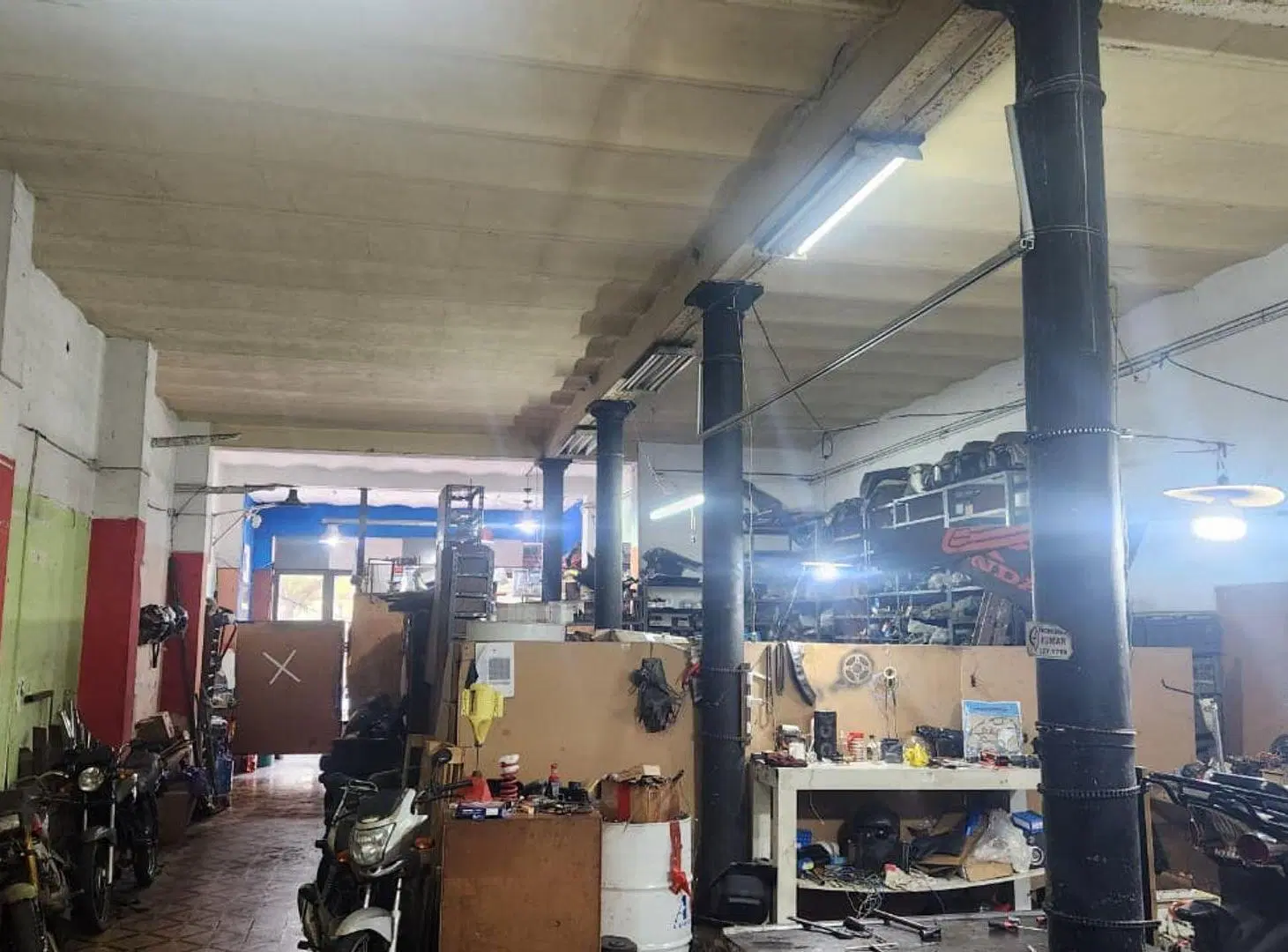 Alquiler comercial local, 199 mts en Lima al 1100 2