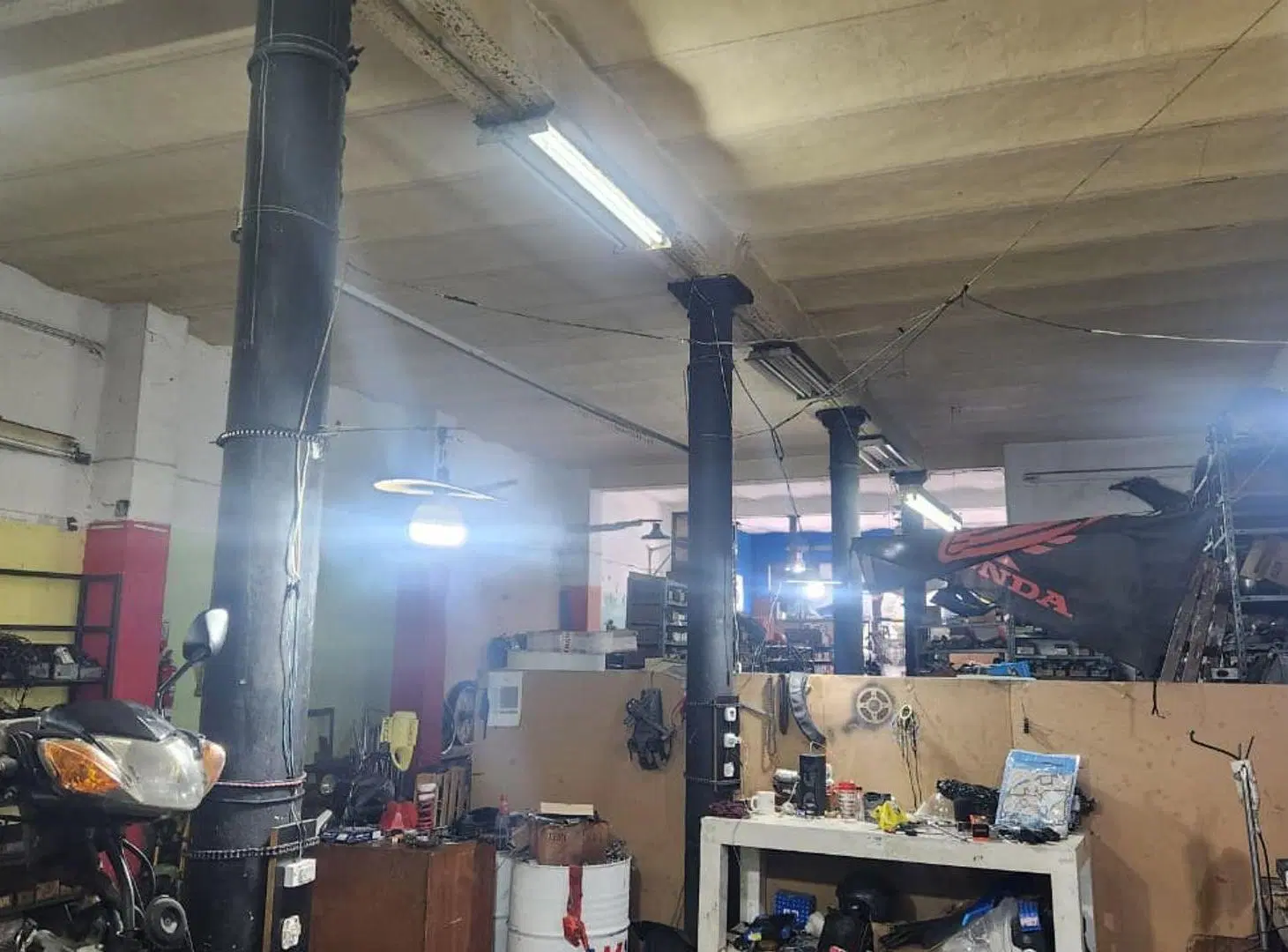 Alquiler comercial local, 199 mts en Lima al 1100 5