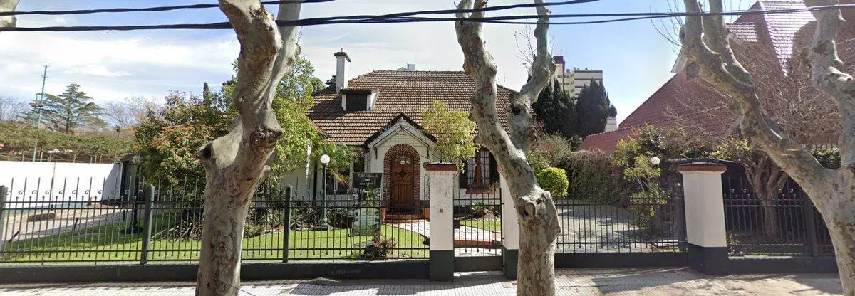 VENTA CASA 8 AMBIENTES CON JARDIN MONTE GRANDE 2