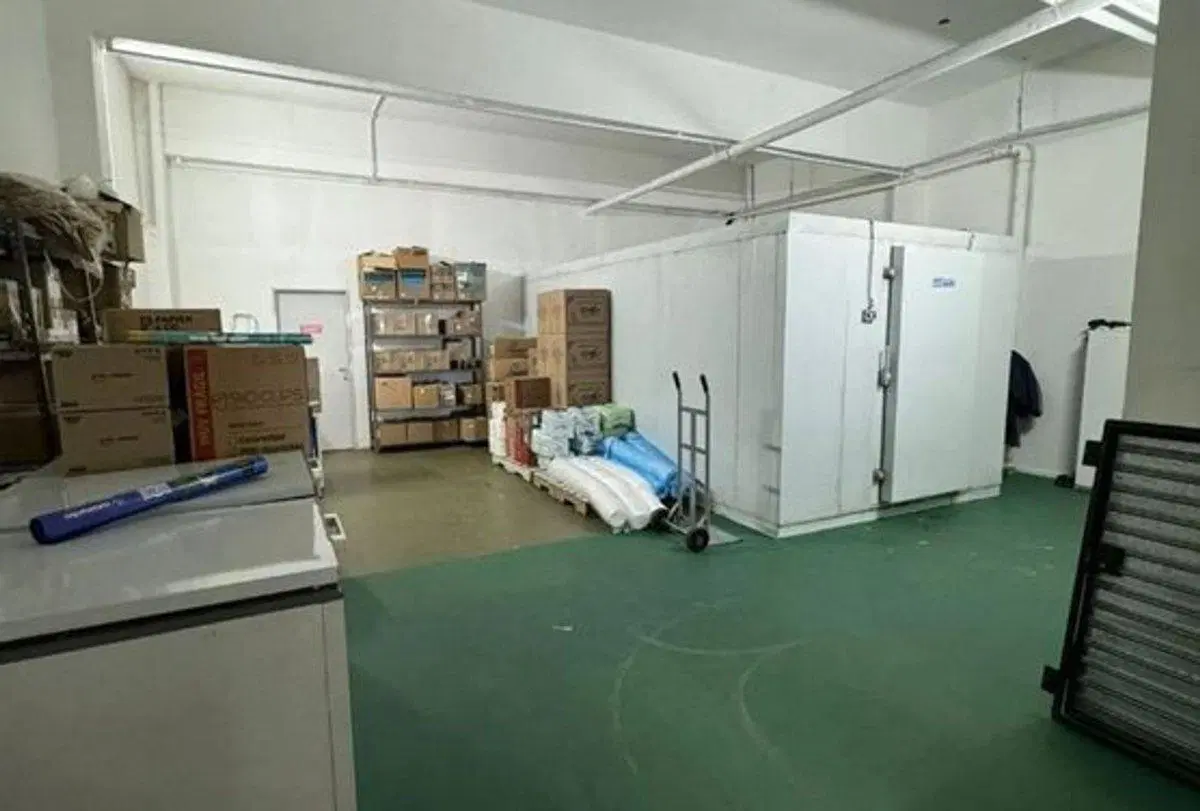 Venta local en Gral San Martín. Al frente, 283 m2 4