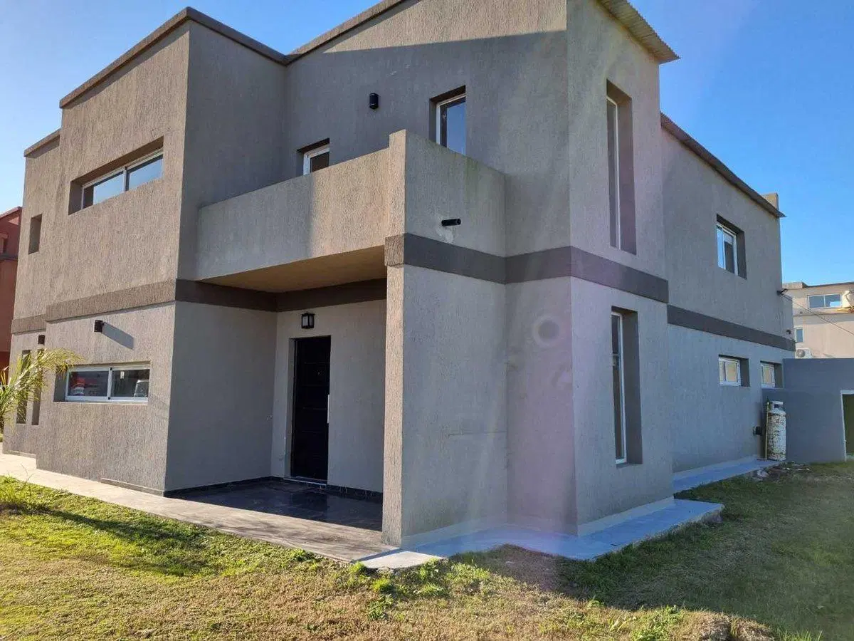 Venta casa 4 ambientes Casuarinas Premium Canning 2