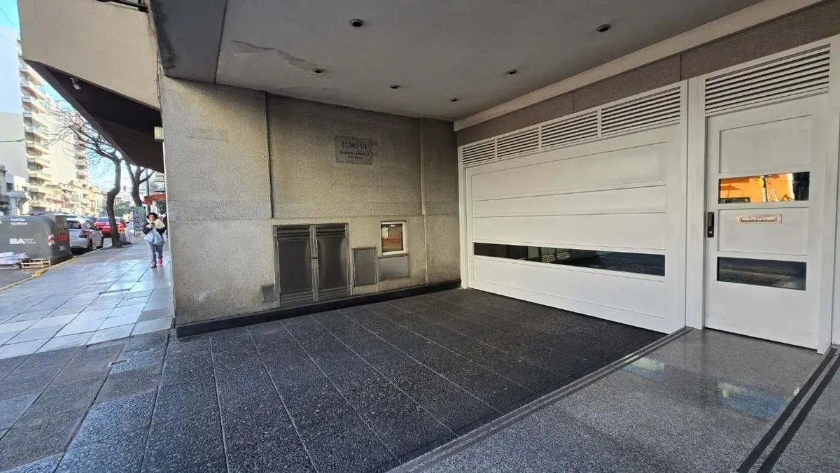 VENTA DEPTO 3 AMBIENTES SEMIPISO FLORES 4