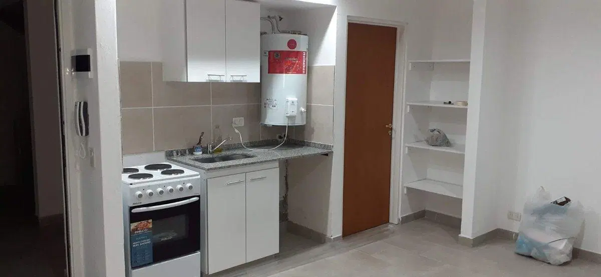 ALQUILER MONOAMBIENTE CON BALCON BARRACAS 3