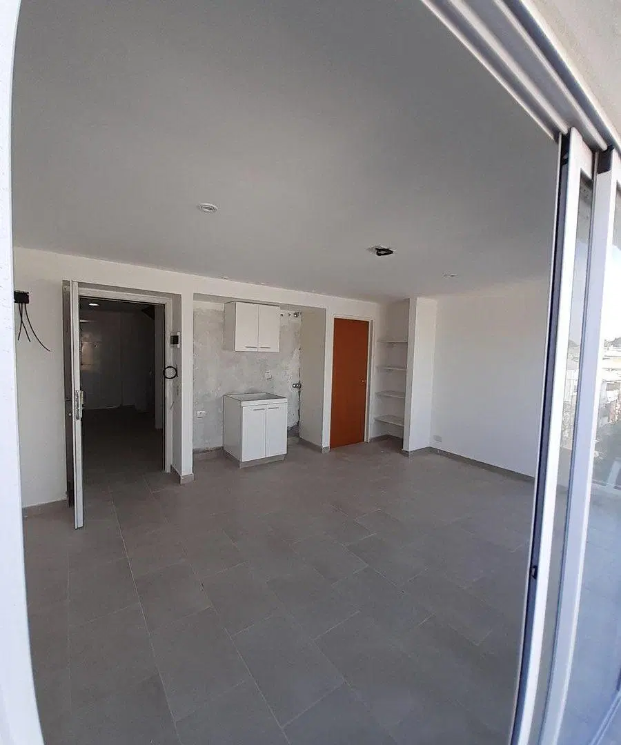 ALQUILER MONOAMBIENTE CON BALCON BARRACAS 2