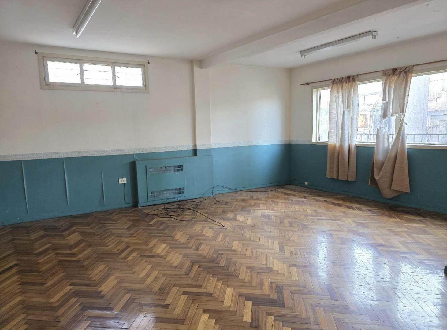 Balvanera, Once, venta oficina piso alto luz!!!