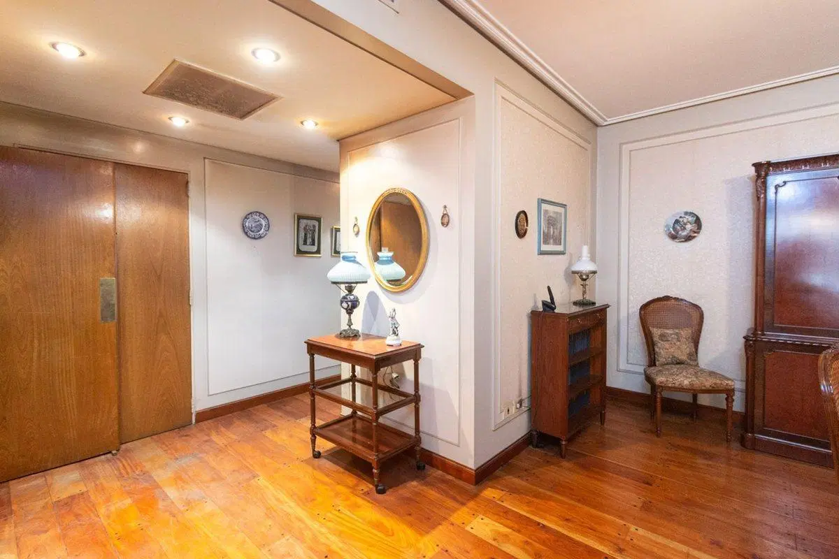 VENTA PISO 4 AMB + DEPENDENCIA Y COCHERA EN FLORES 2