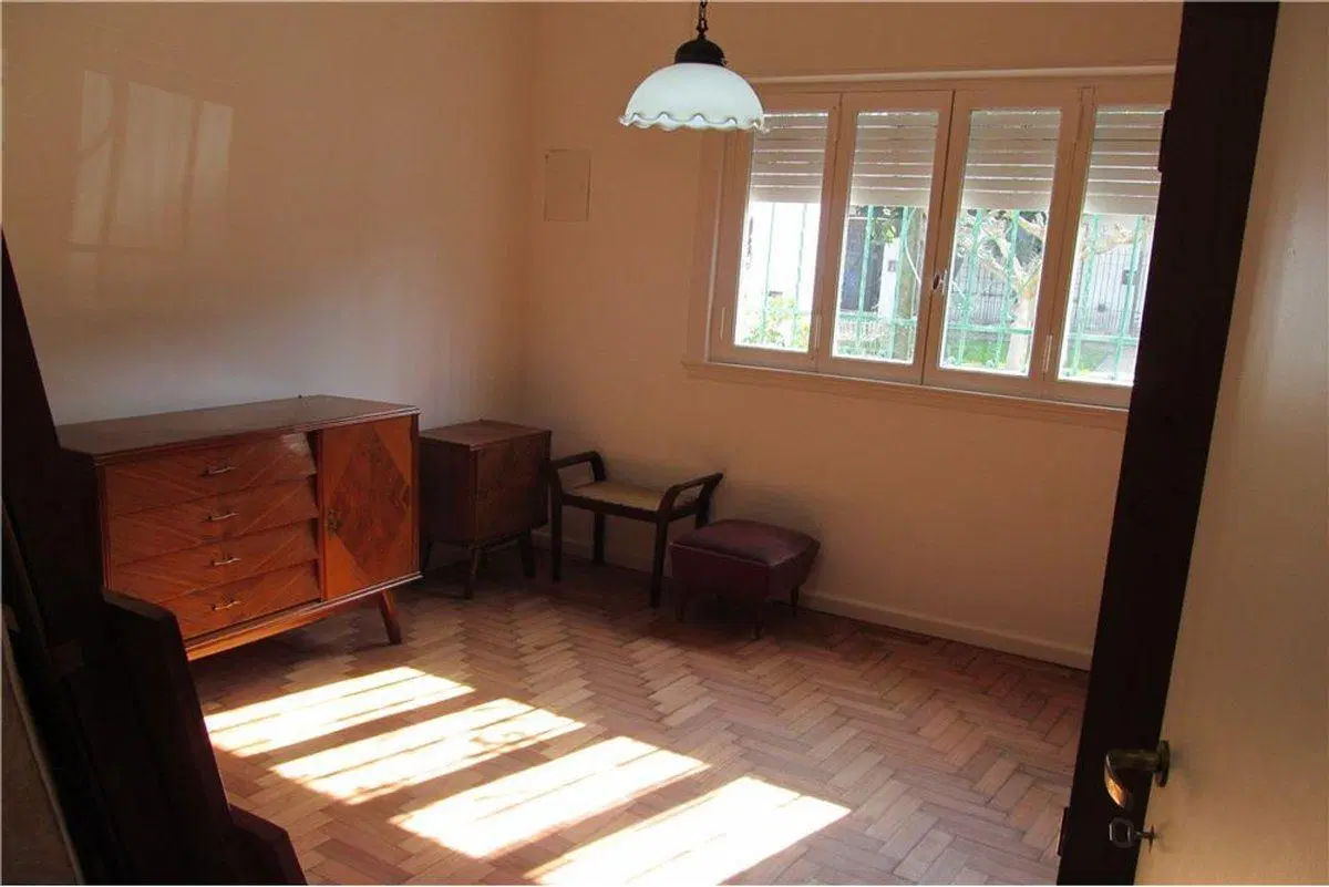 Venta casa 4  ambientes en castelar norte C/fondo. 4