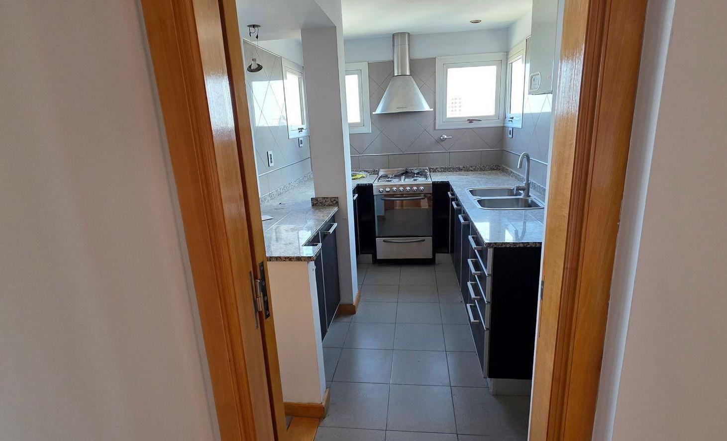 Foto de VENTA DEPARTAMENTO 4 AMB COCHERA DOBLE QUILMES, imagen 5