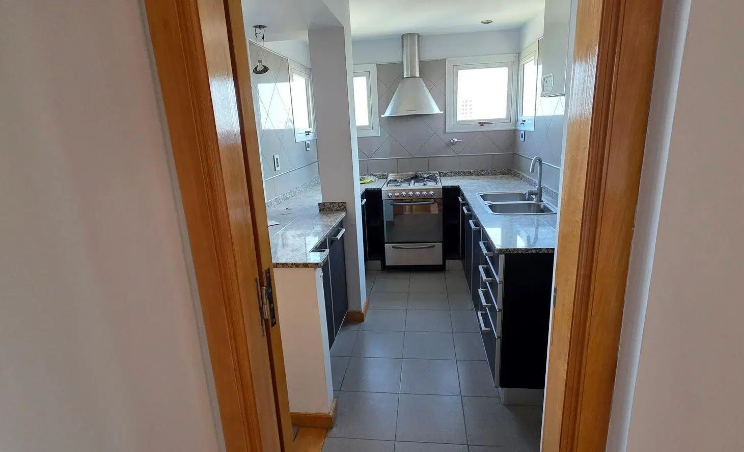 VENTA 4 AMBIENTES PISO ALTO CON COCH DOBLE QUILMES 5