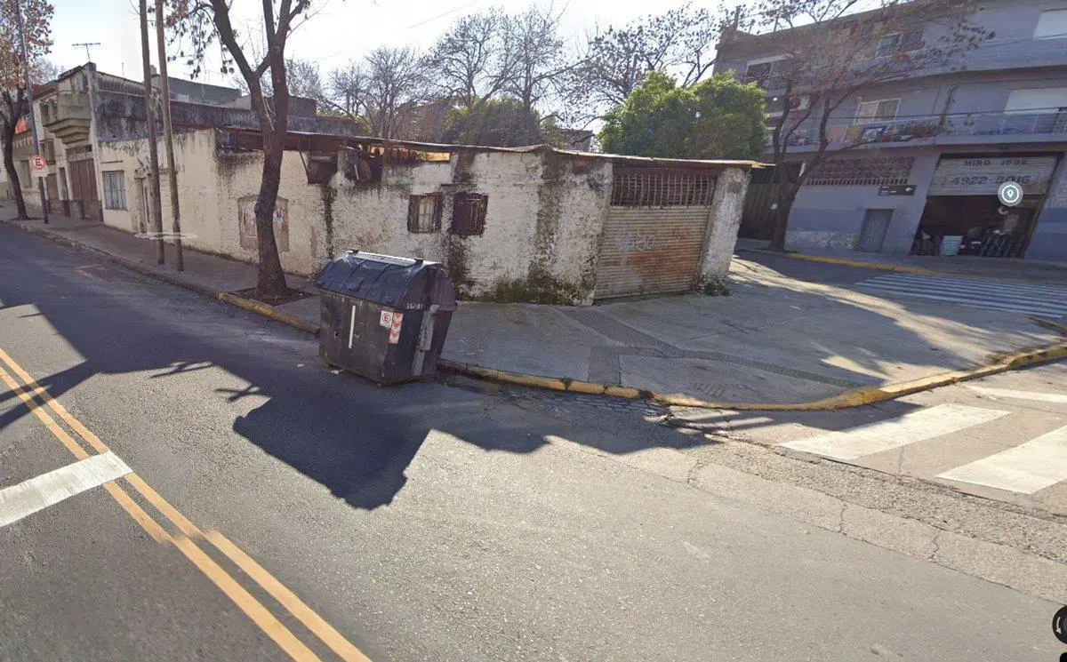 Venta Terreno esquina Parque Chacabuco, 3 calles 5