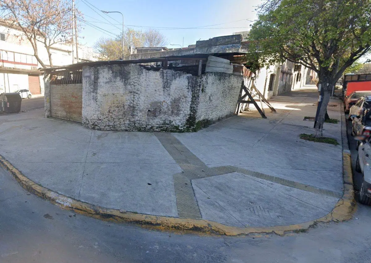 Venta Terreno esquina Parque Chacabuco, 3 calles 3