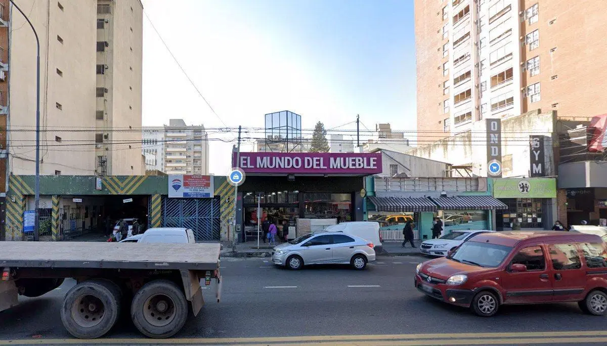 Venta Local, estacionamiento, galería, Flores 4