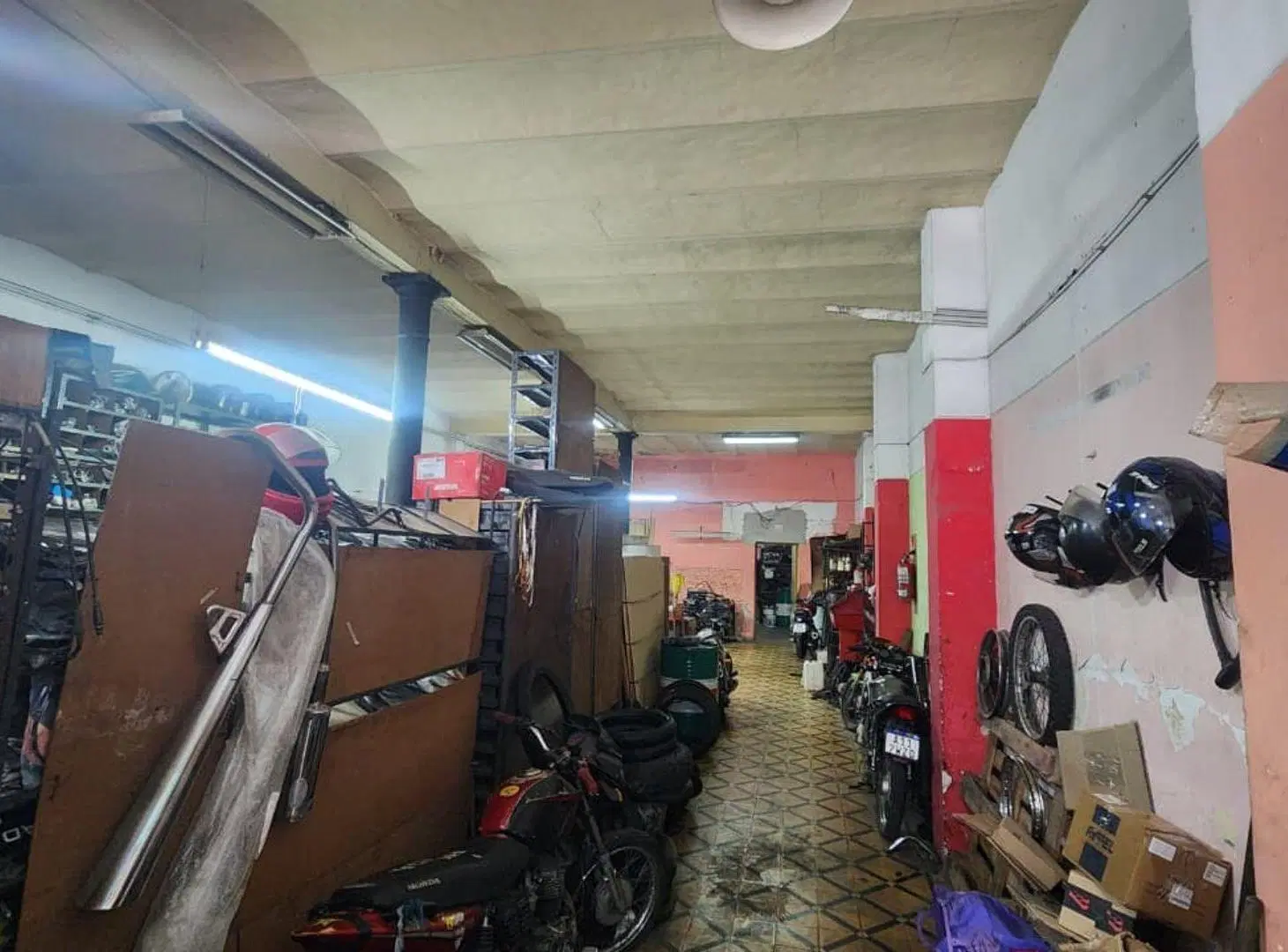 Alquiler comercial local, 199 mts en Lima al 1100 8