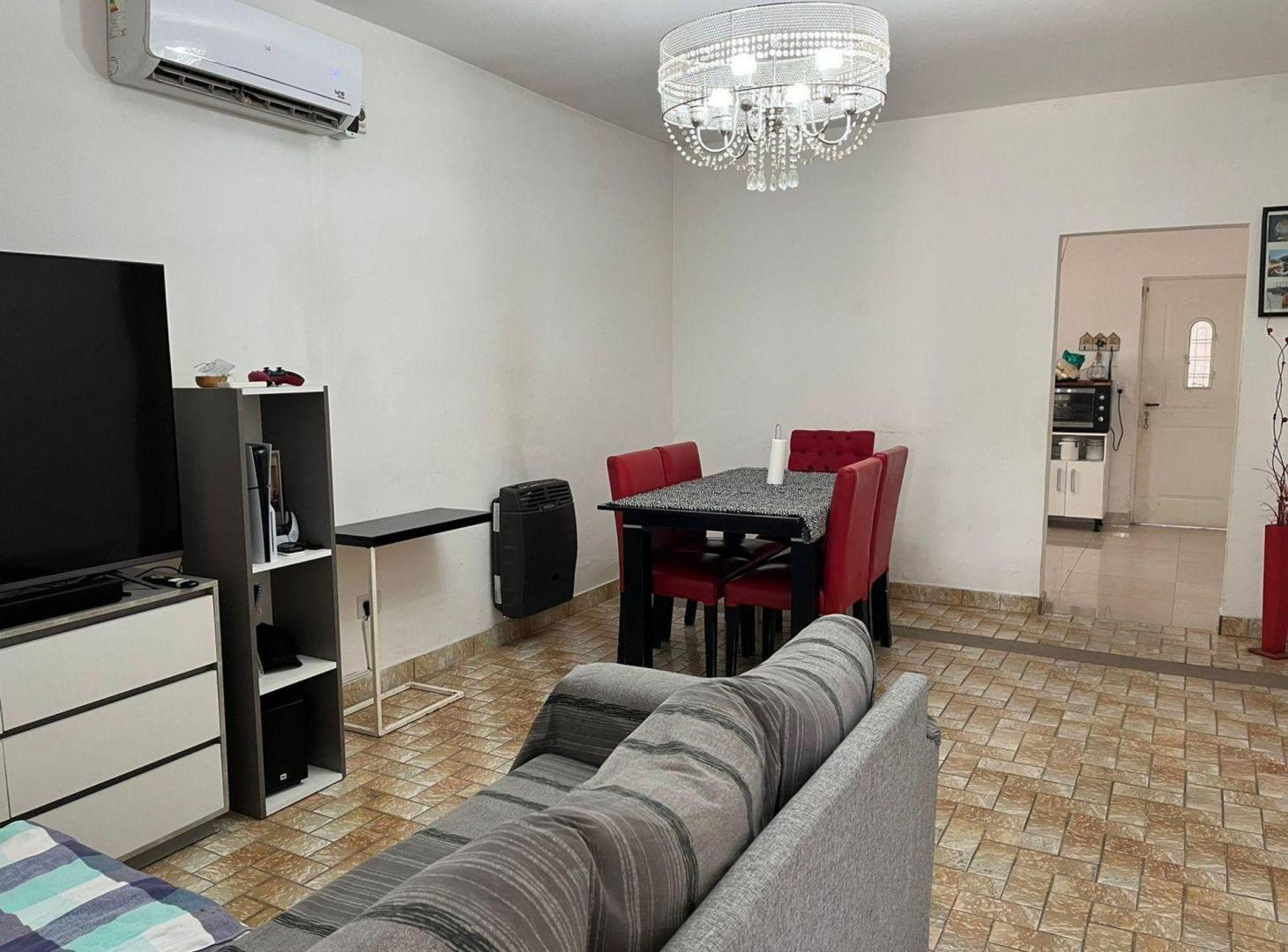Foto de Venta casa 3 ambientes cochera, lavadero, y fondo, imagen 3