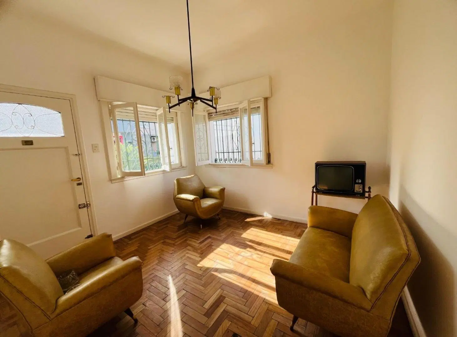 Venta casa 4  ambientes en castelar norte C/fondo. 5
